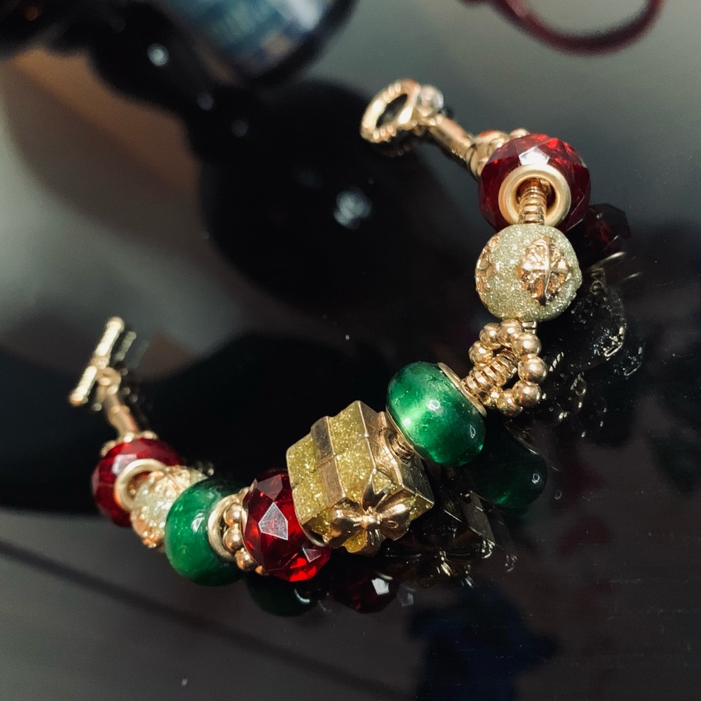 Golden charm bracelet❤️💚💛